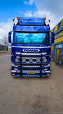 20250330-Tom-Holding-00591 20250330-Tom-Holding-00591